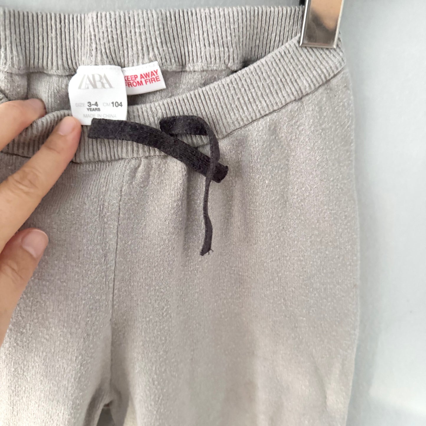 Zara / Light grey/beige knit pants / 3-4Y