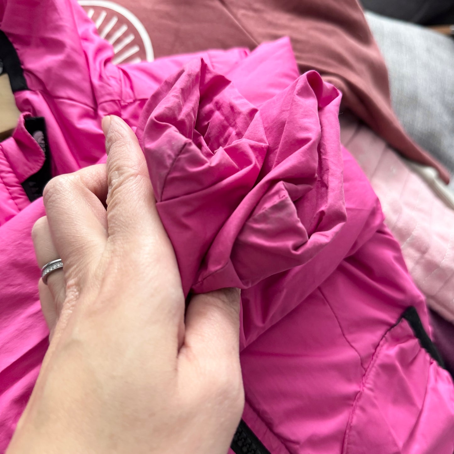 The North Face / Reversible puffer jacket - pink x black	/ 2T