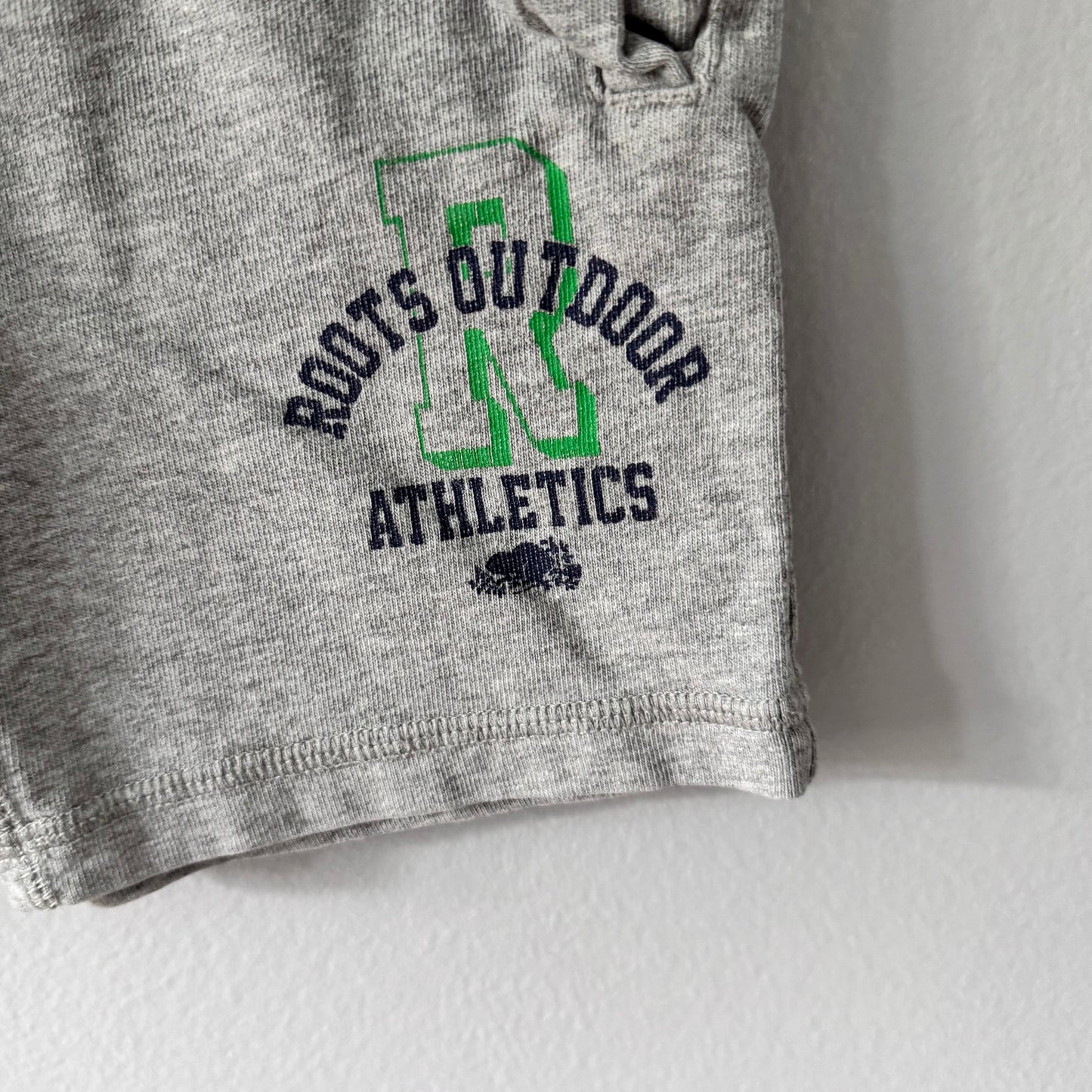 Roots / Light grey shorts / 5T