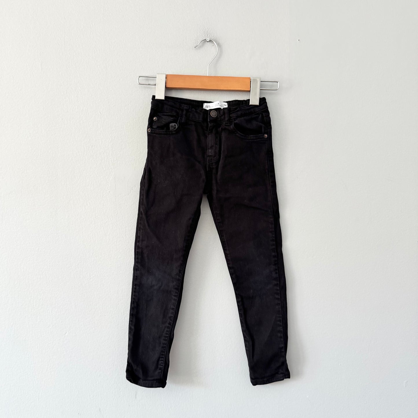 Zara / Black denim / 6Y