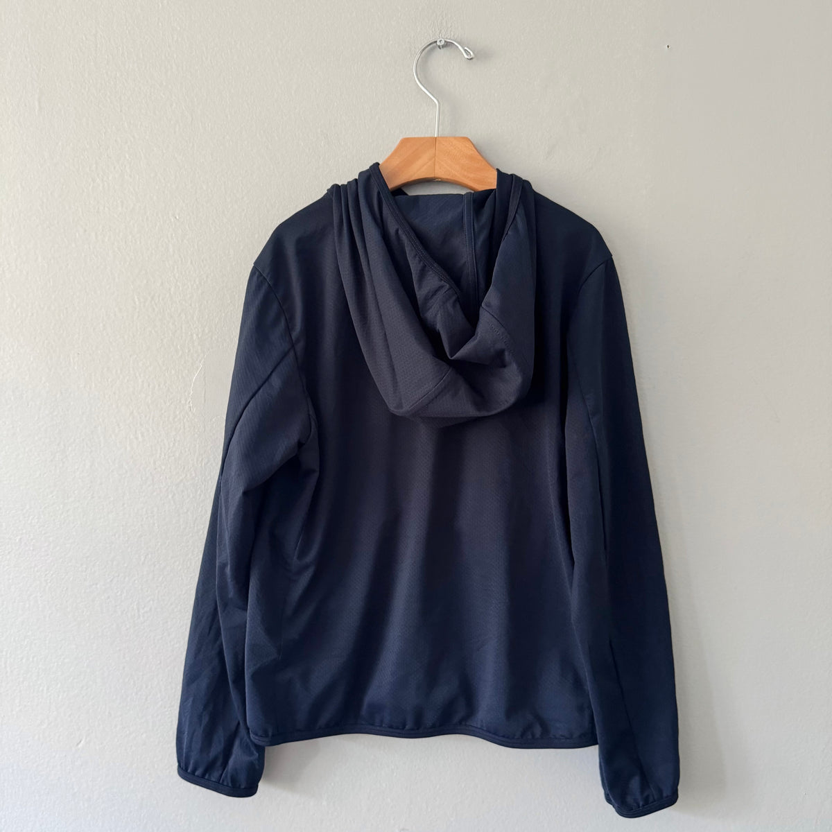 Uniqlo / Navy airism zip up hoodie / 7-8Y