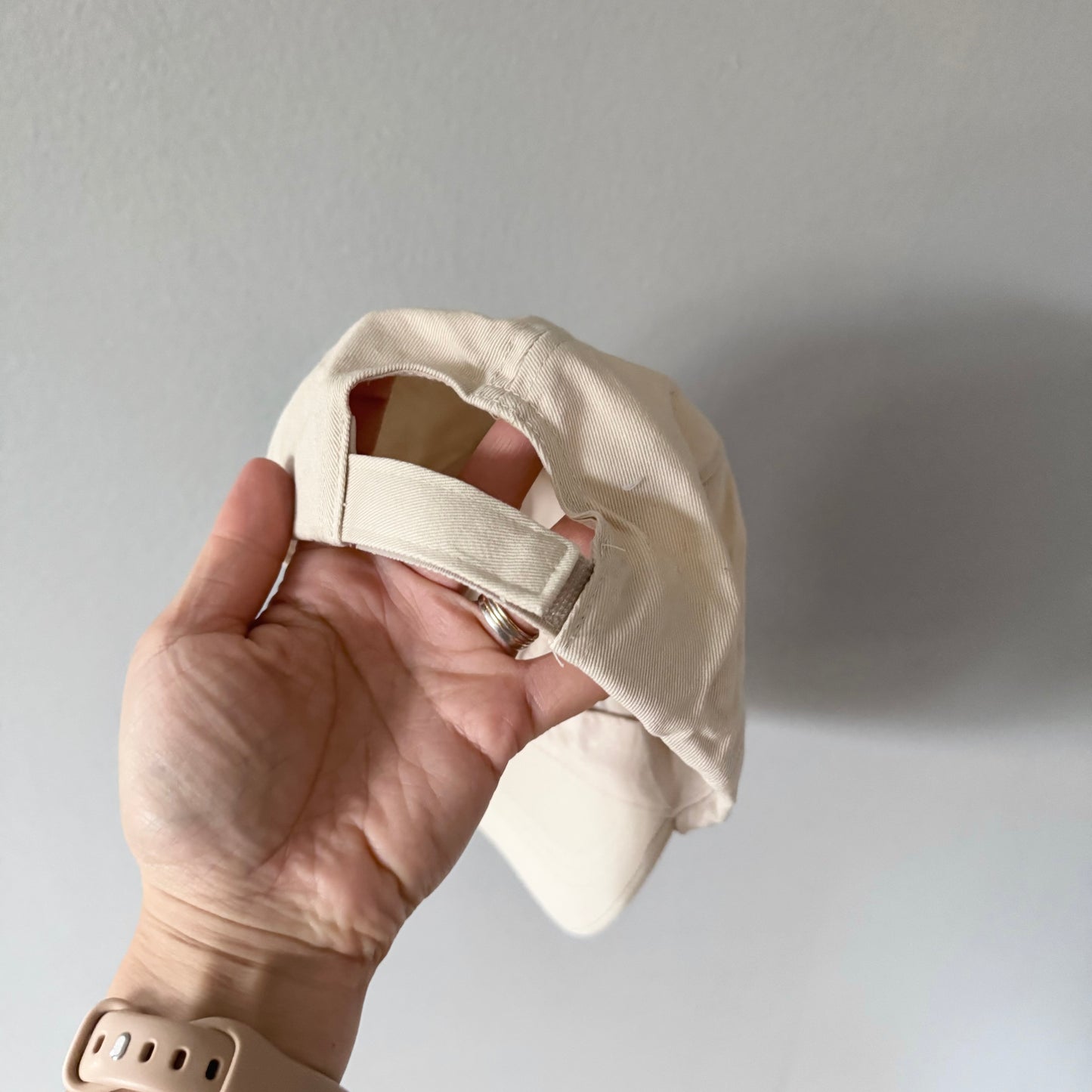 Zara / Casquette beige / 2-4 ans