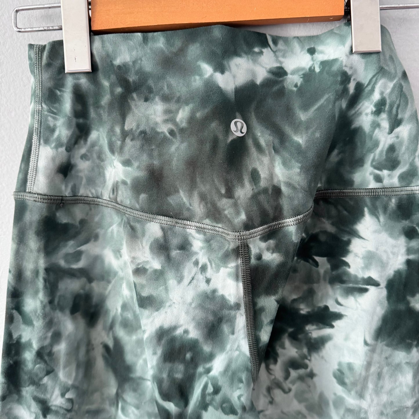Lululemon / Tie dye leggings / Women 6