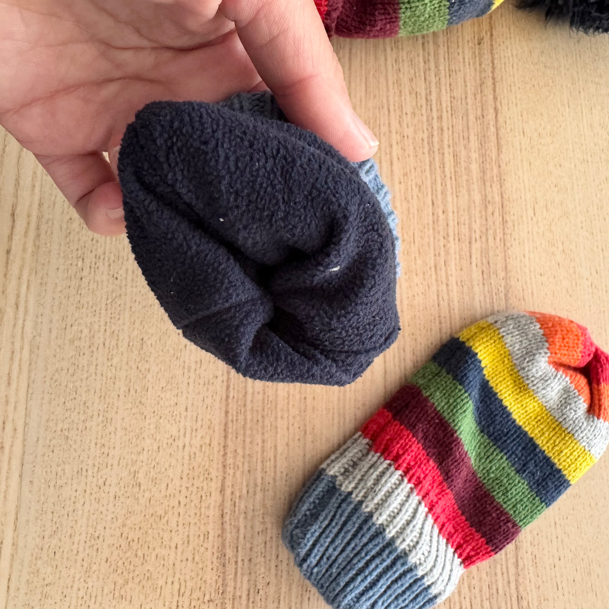 Gap / Stripe Knit hat and mittens set / 2-3Y