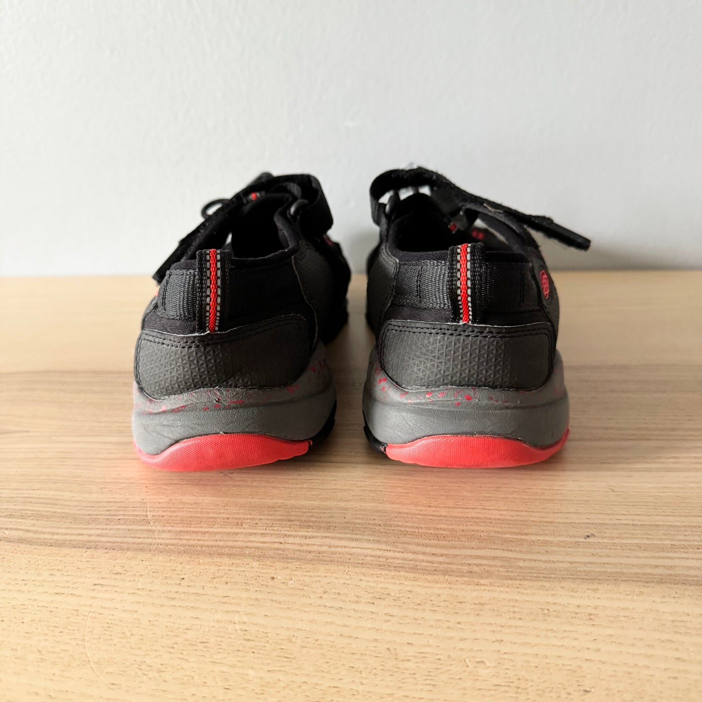 Keen / Sandales noires / J4