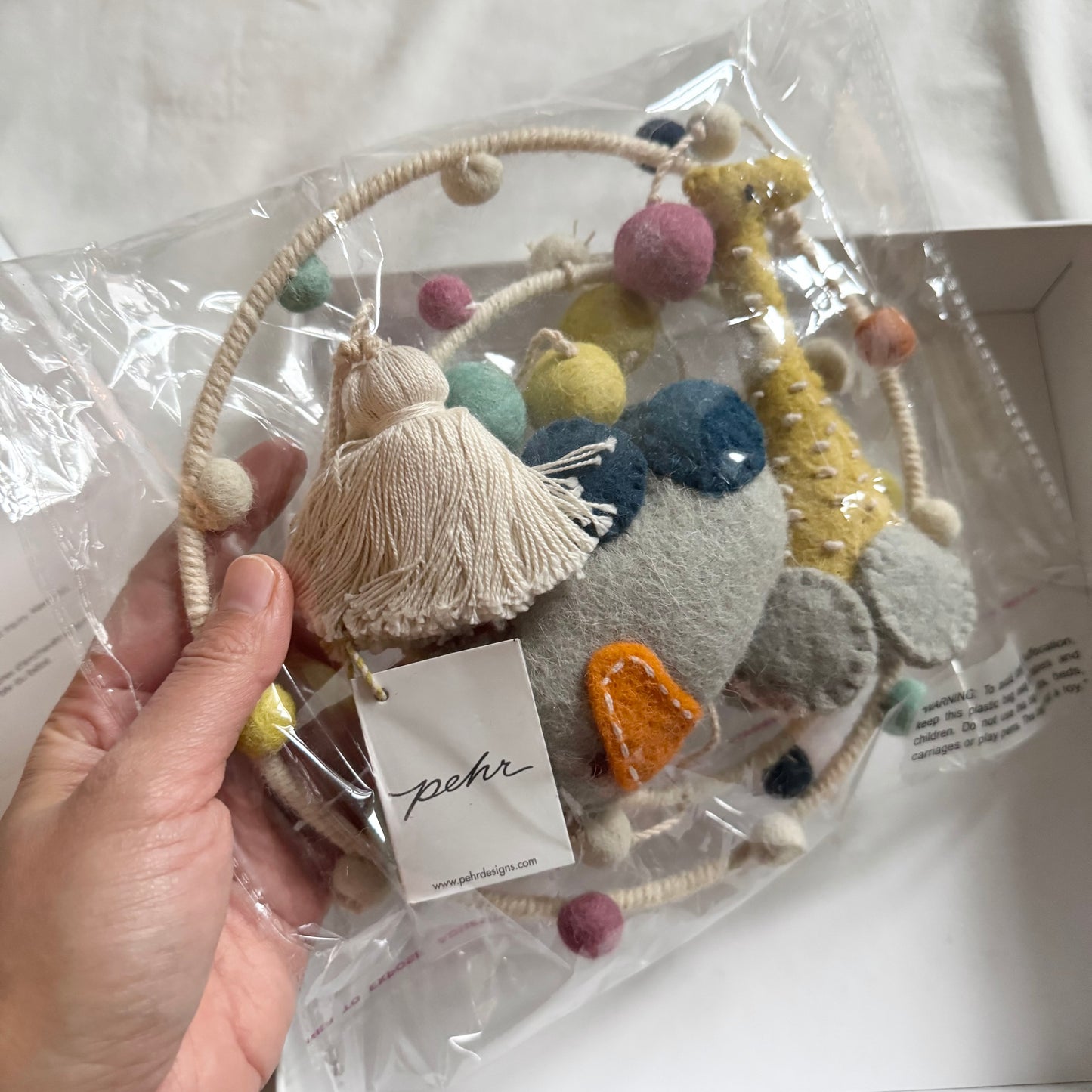 Pehr / Pull toys hoop mobile