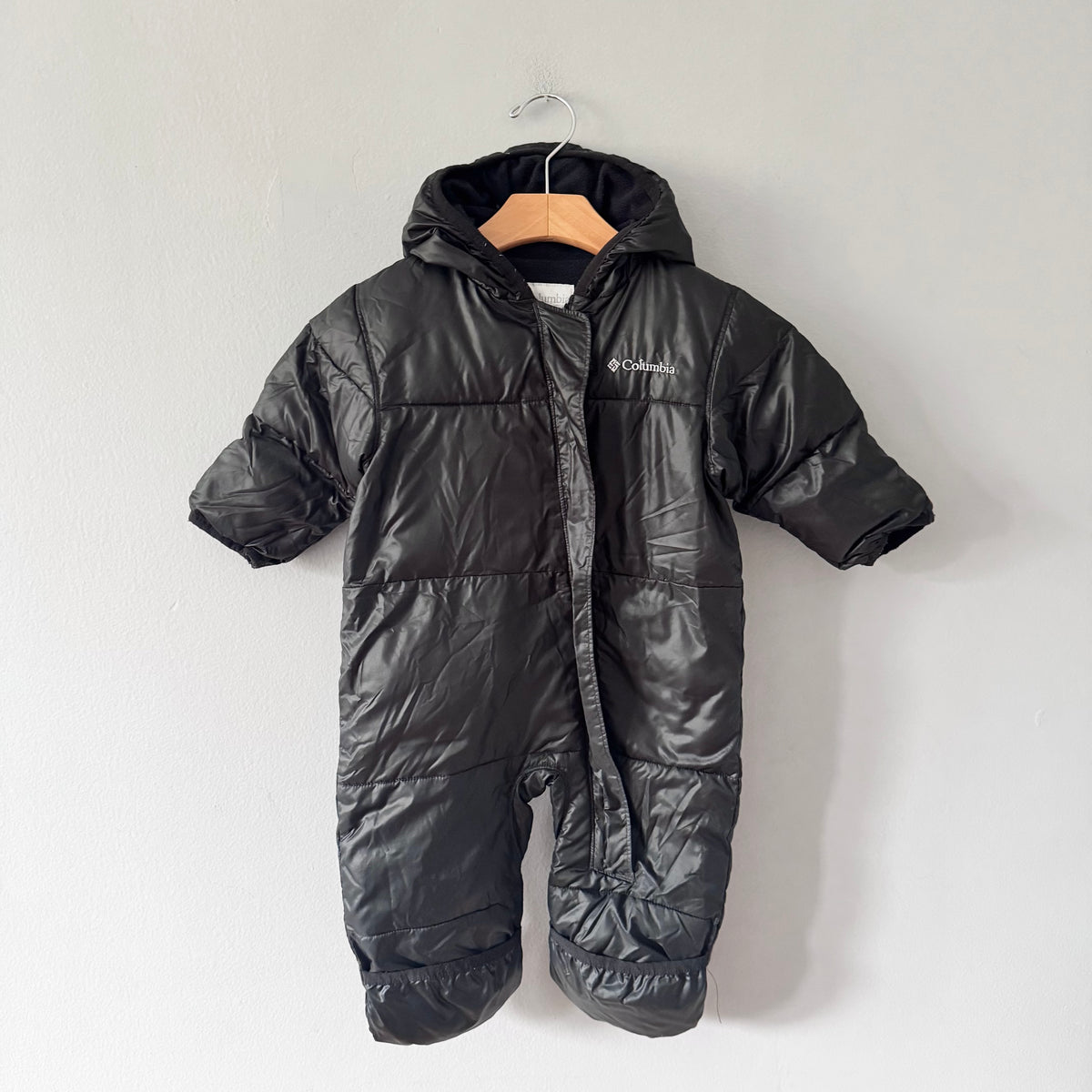 Columbia / Black snow suit / 6-12M