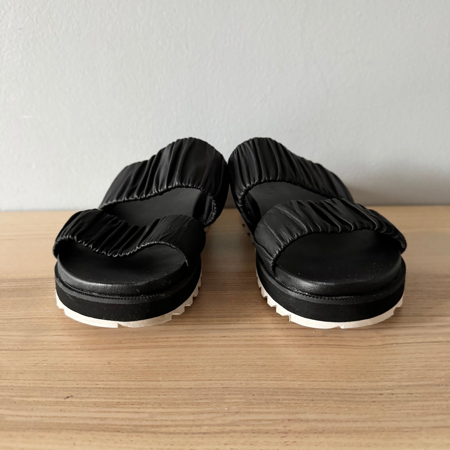 Sorel  / Black sandal / Women 7.5