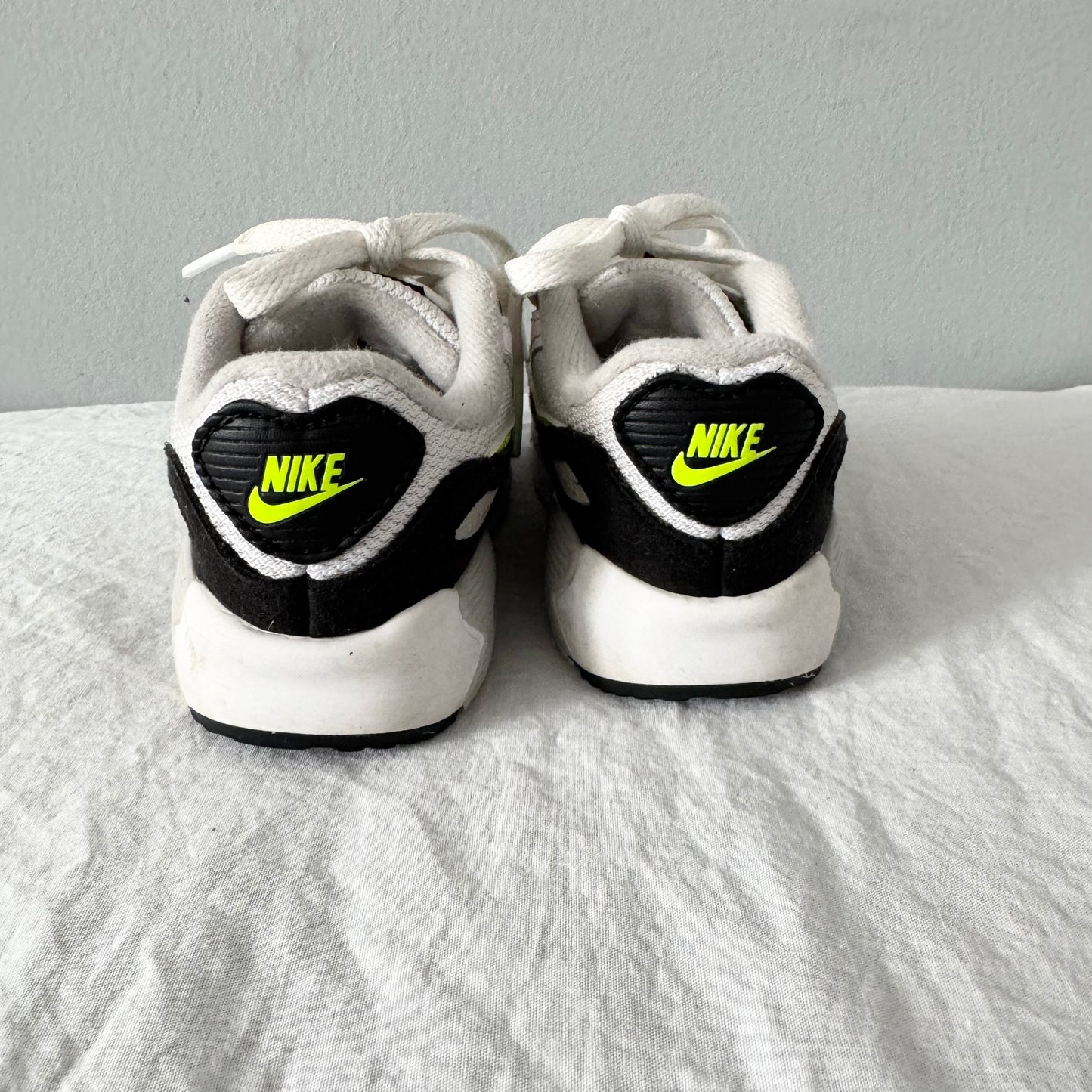 Nike / Air Max / Running Shoes / US6