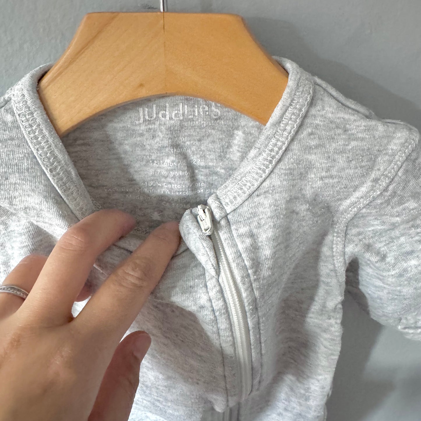 Juddlies / Light grey romper / 3-6M