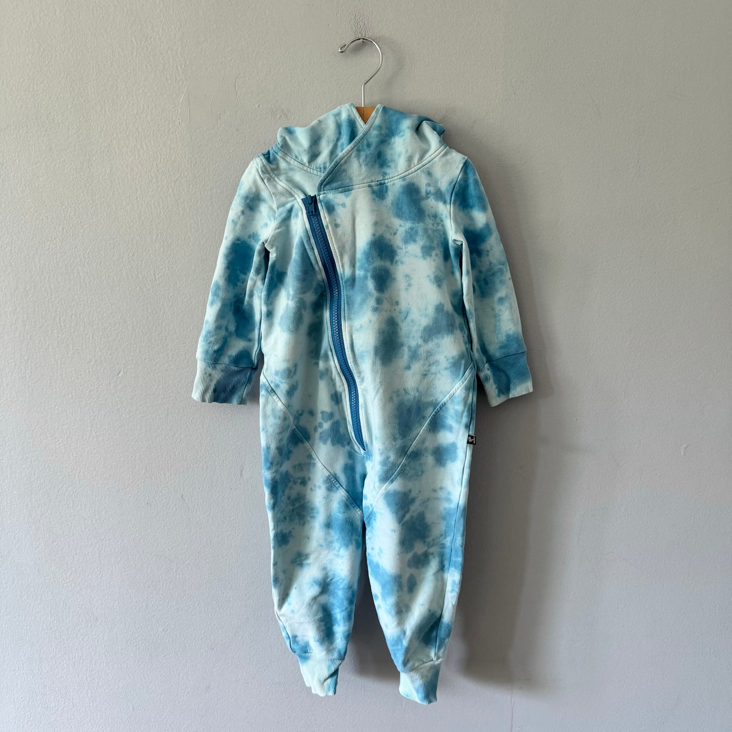 Lola & Taylor / Blue tie dye crew romper / 18-24M