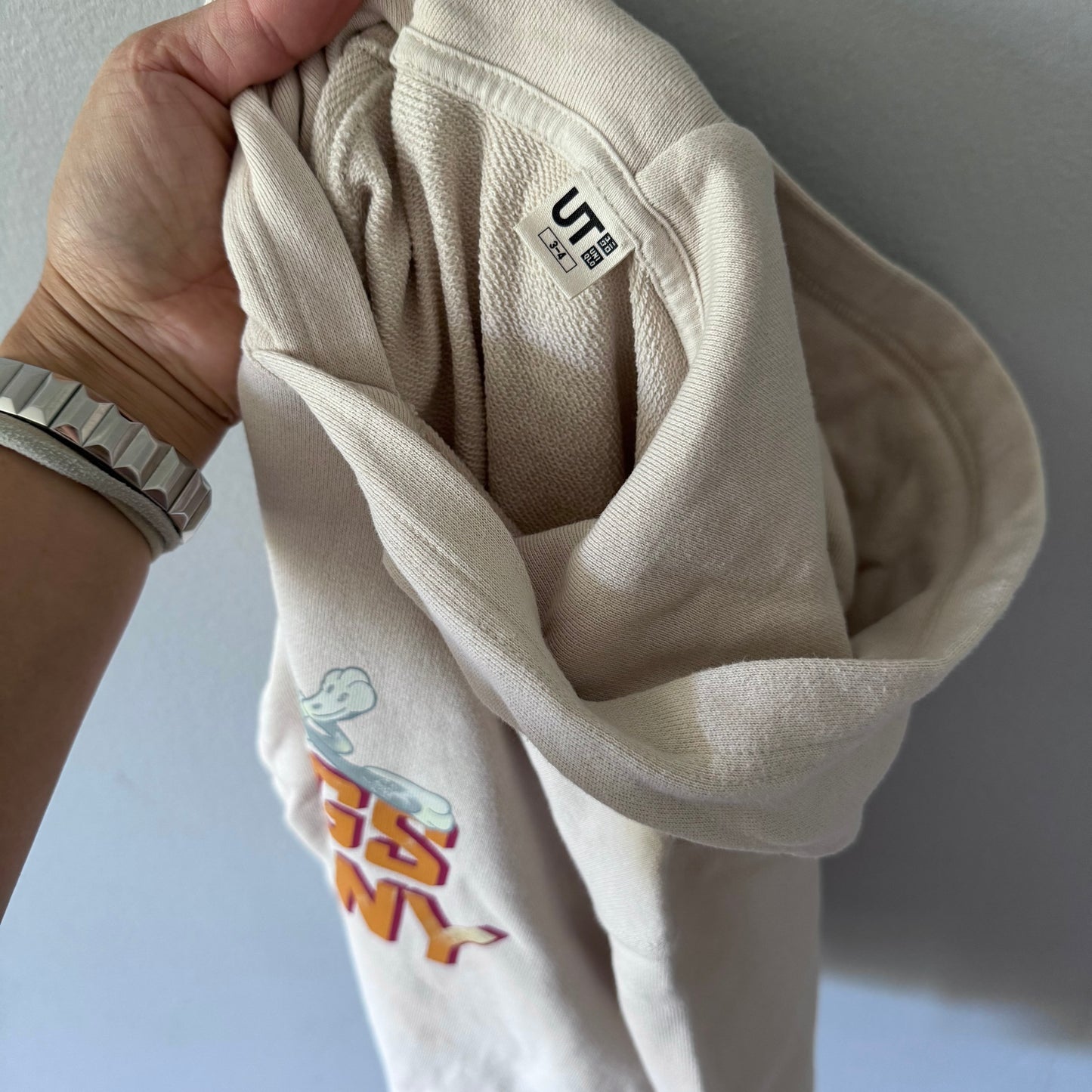 Uniqlo / Bugs bunny beige hoodie / 3-4Y