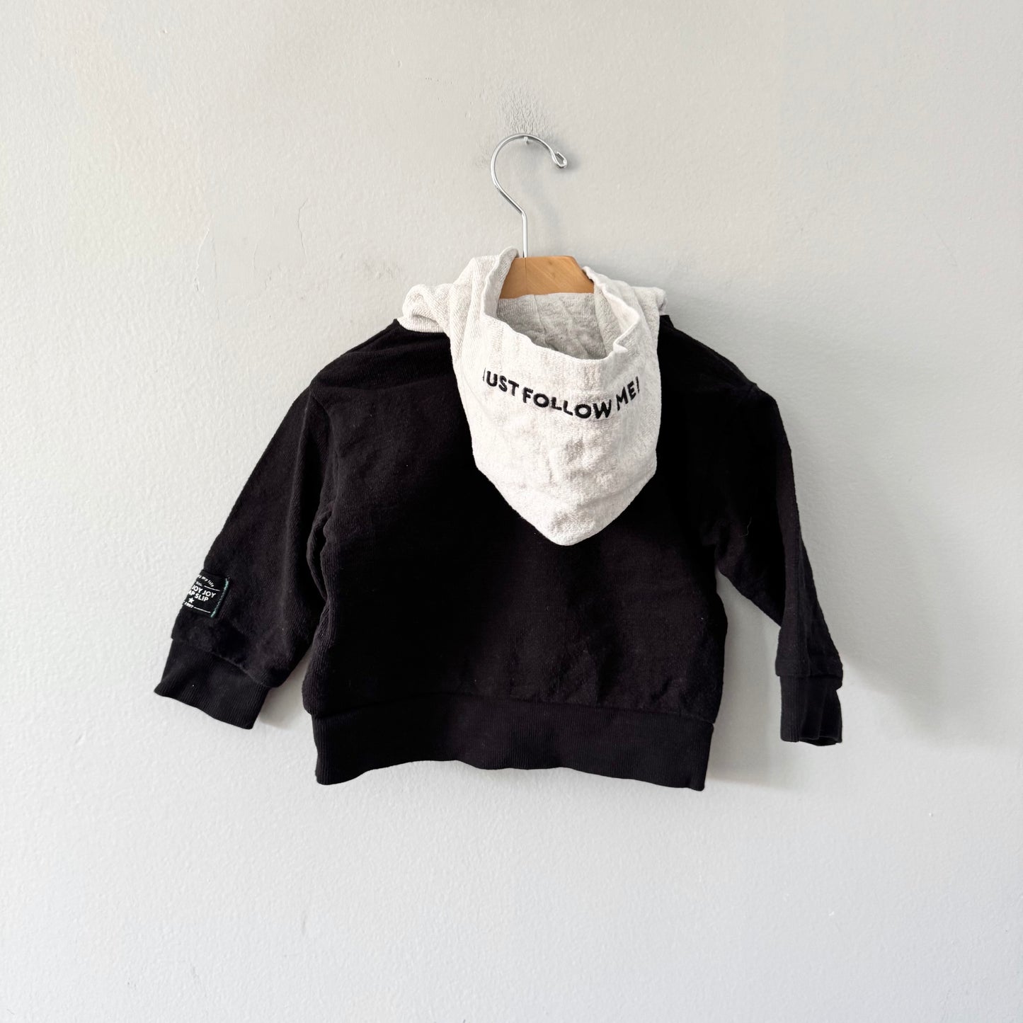 Pas de marque / Sweat à capuche noir / 18-24 mois
