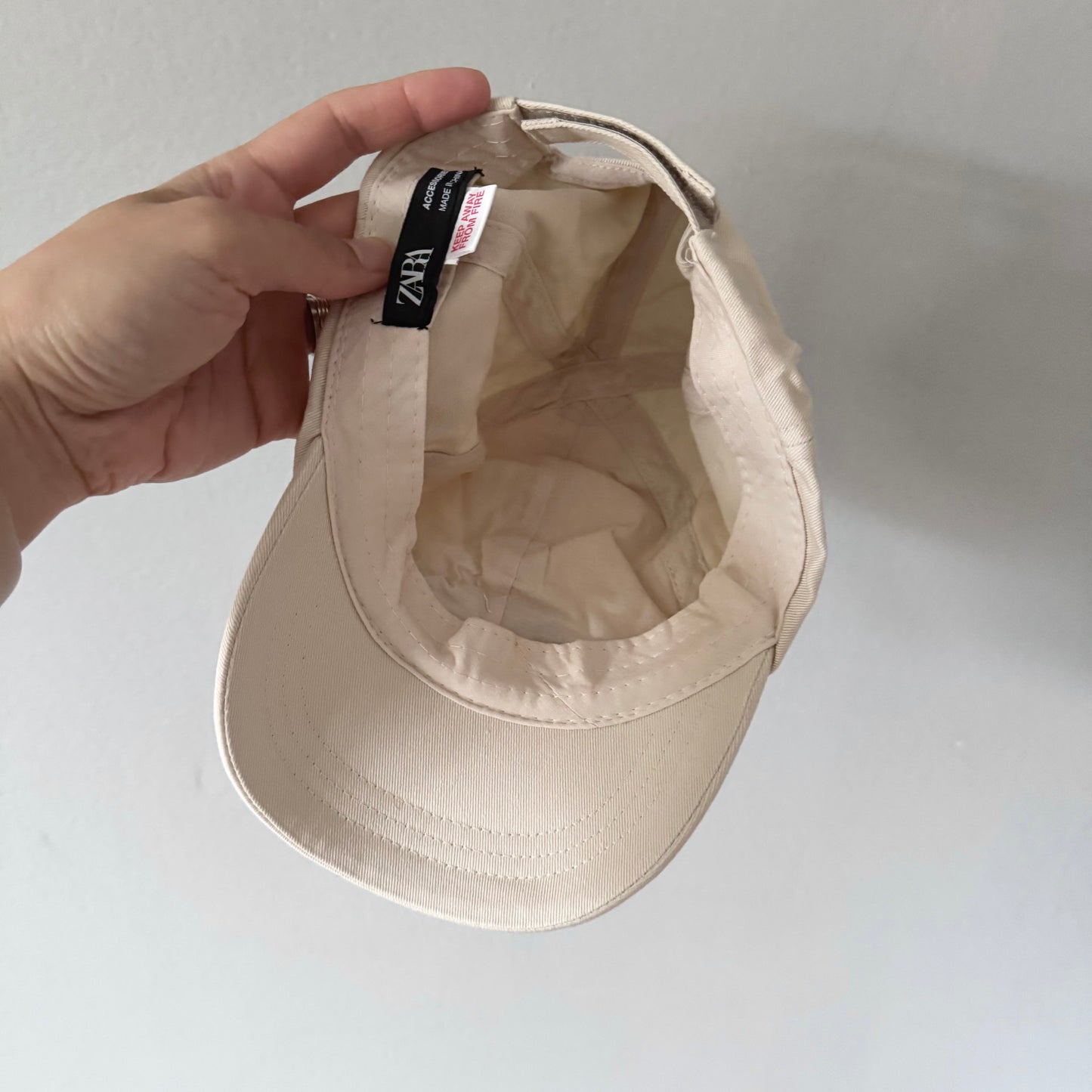 Zara / Casquette beige / 2-4 ans