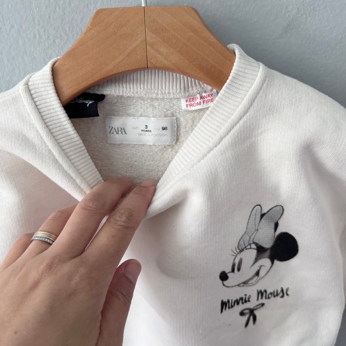 Zara / White x Minnie sweatshirt / 3Y
