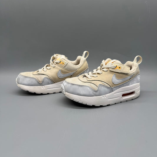 Nike / Running Shoes / US11