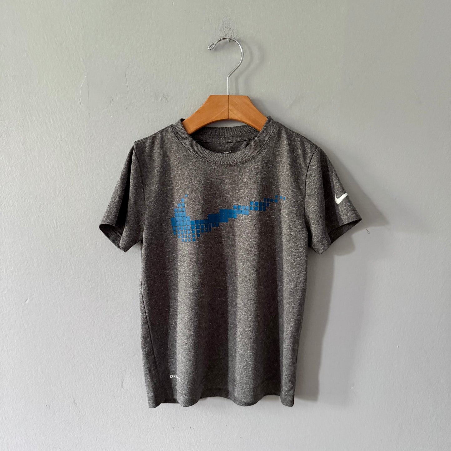 Nike / Dark grey Dri-Fit / 5-6Y
