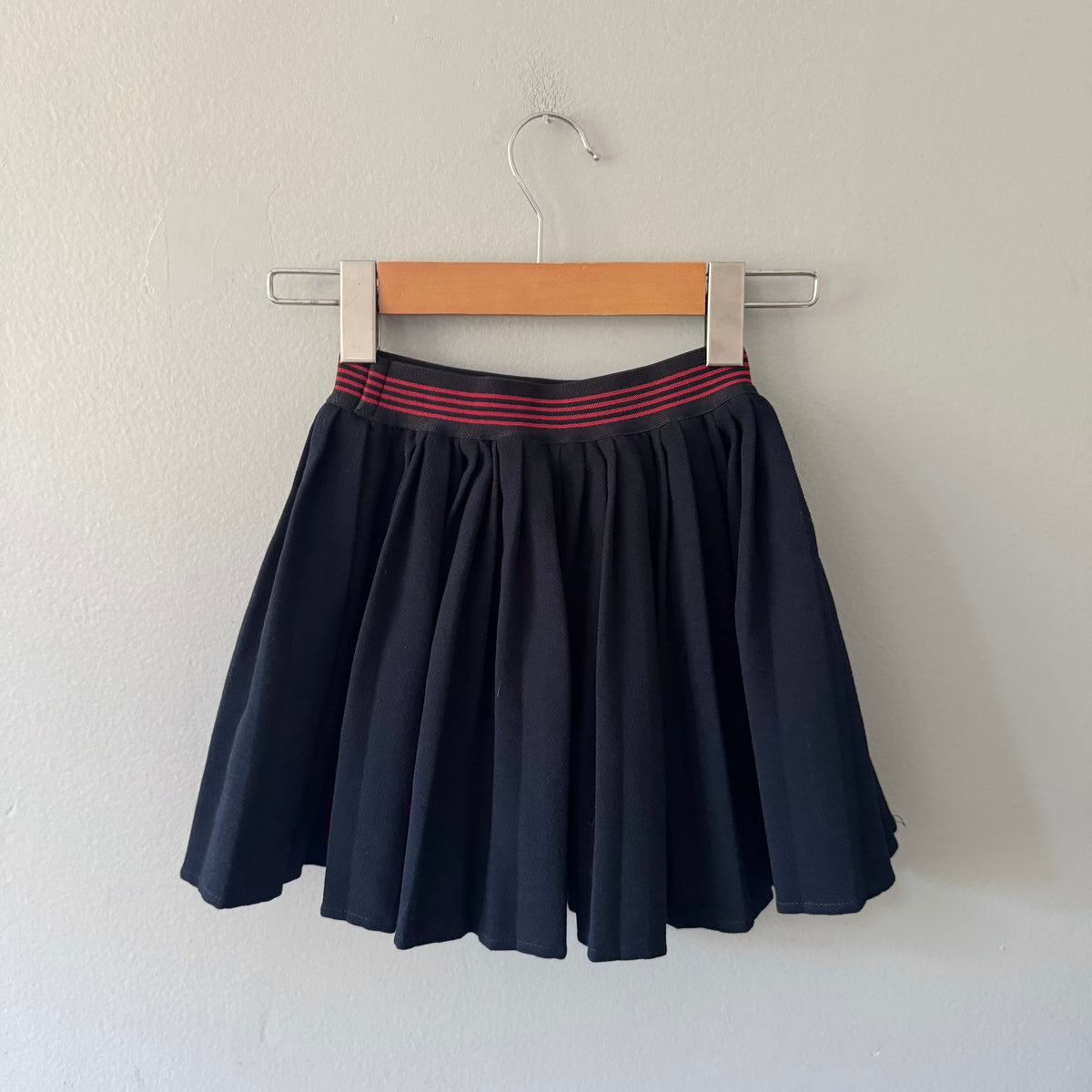 Jacadi / Navy pleated skirt / 6Y
