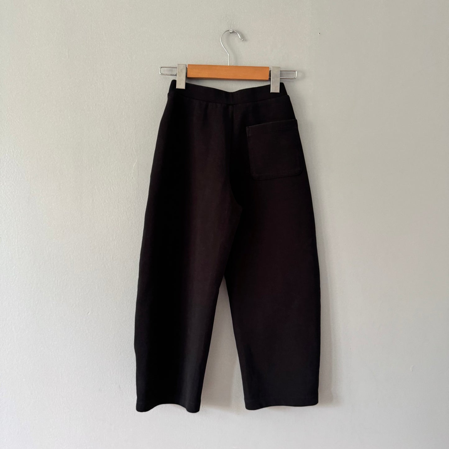 Uniqlo / Black relax pants / 7-8Y