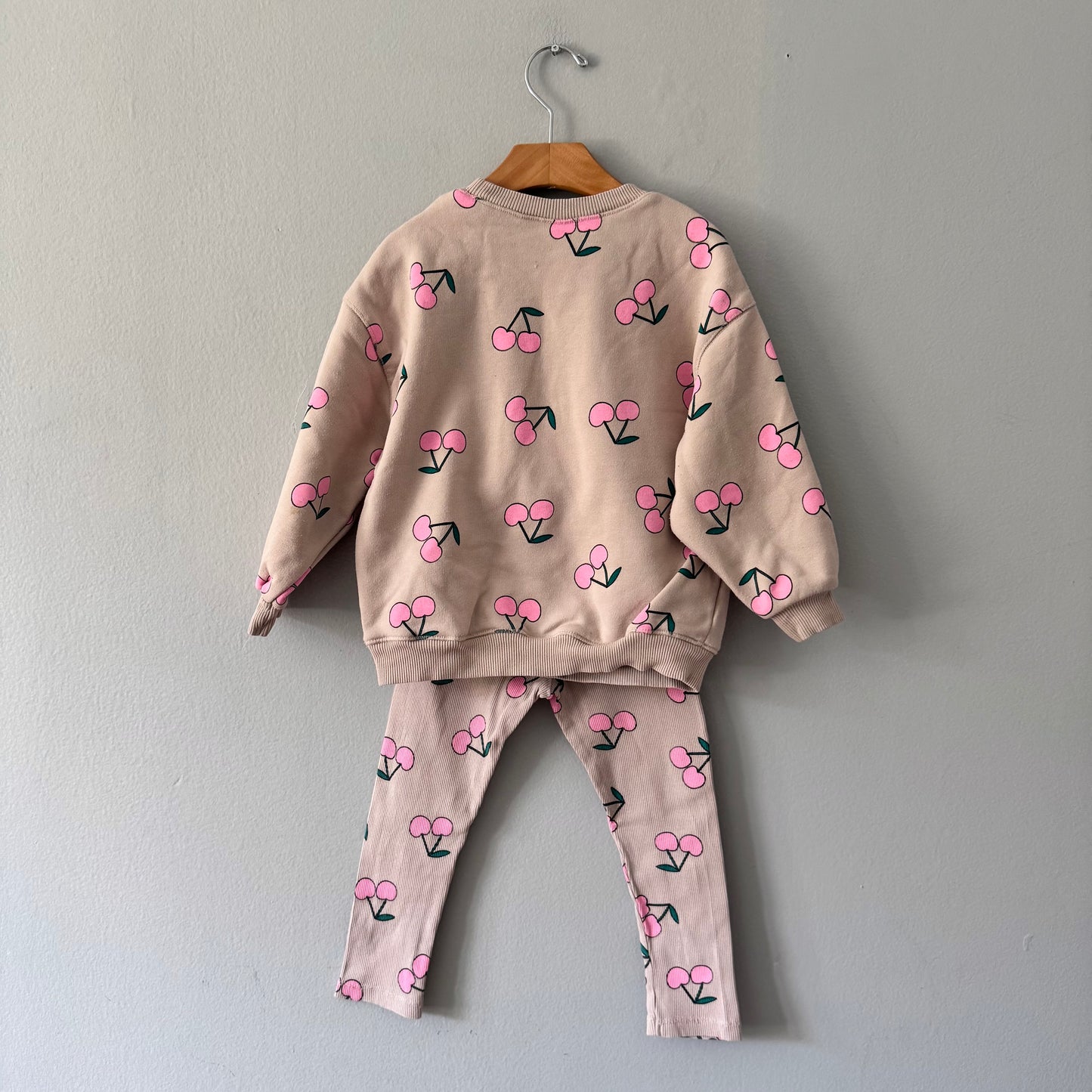 Zara / Cherry sweatshirt & leggings set / 4Y