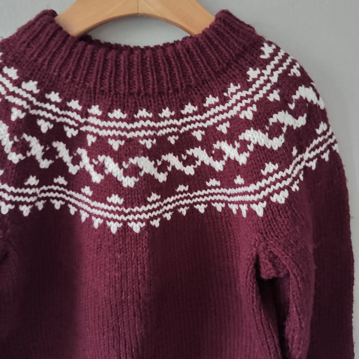 Handmade / Burgundy knit pullover / 7-8Y