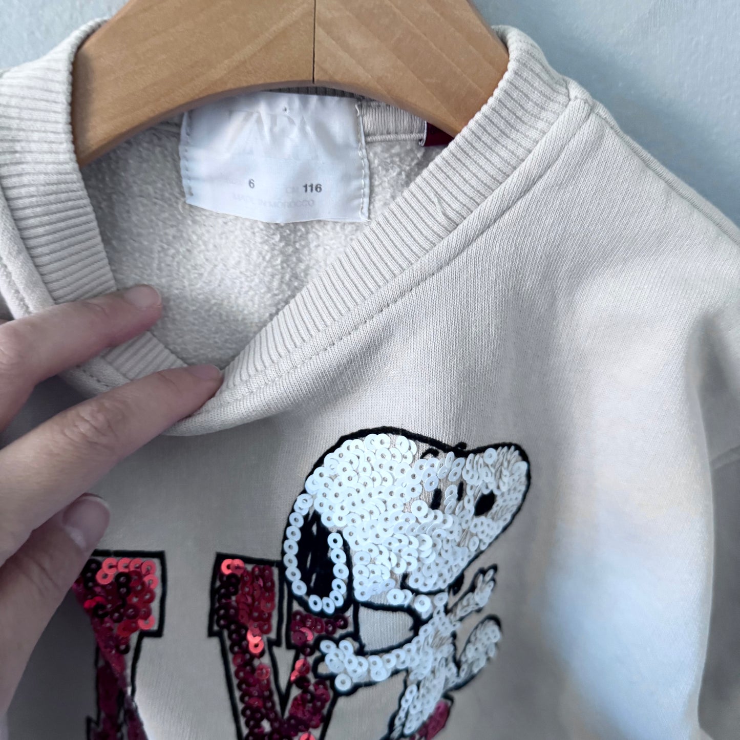 Zara / Sweat-shirt à sequins Snoopy / 6 ans