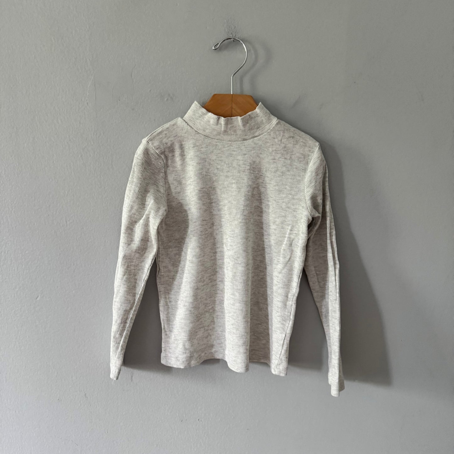 H&M / Light grey ribbed long sleeve / 4Y