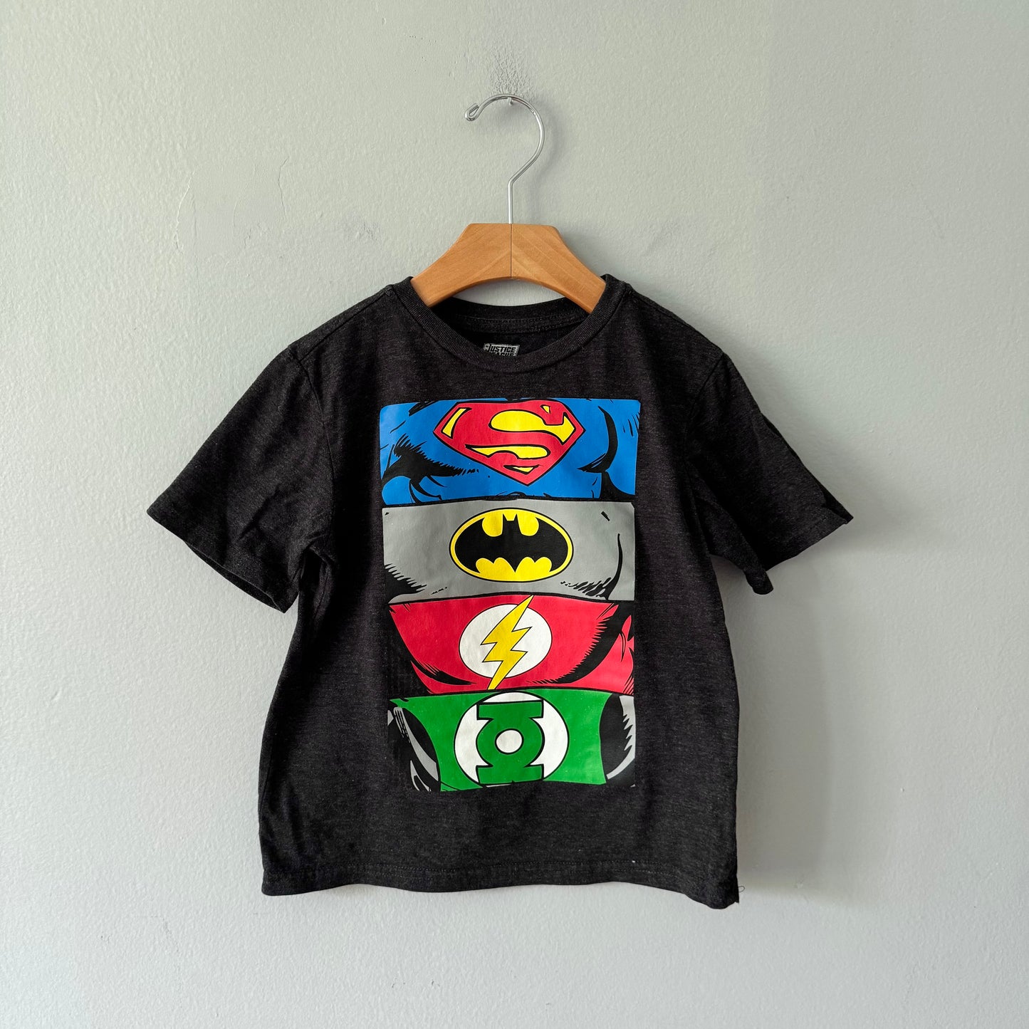 Justice League / T-shirt / 6Y