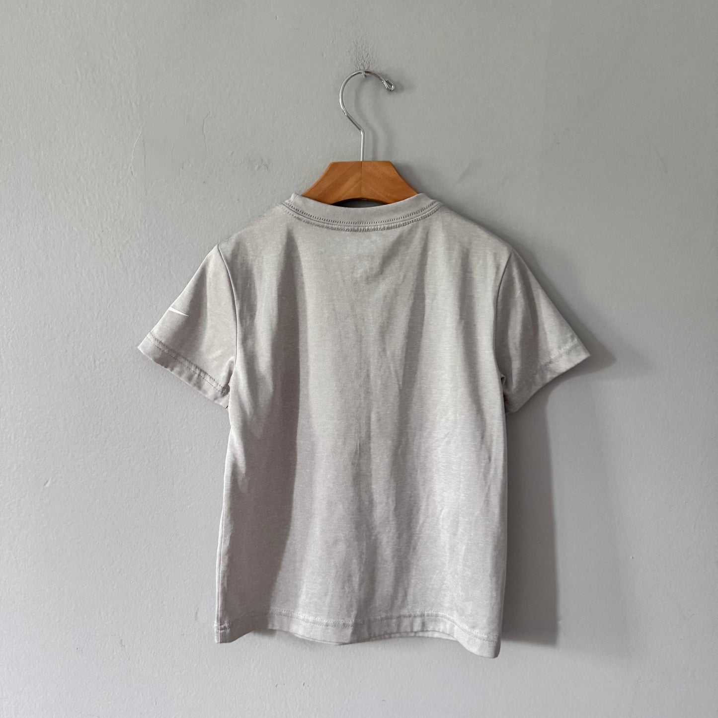 Nike / Light grey Dri-fit / 5-6Y