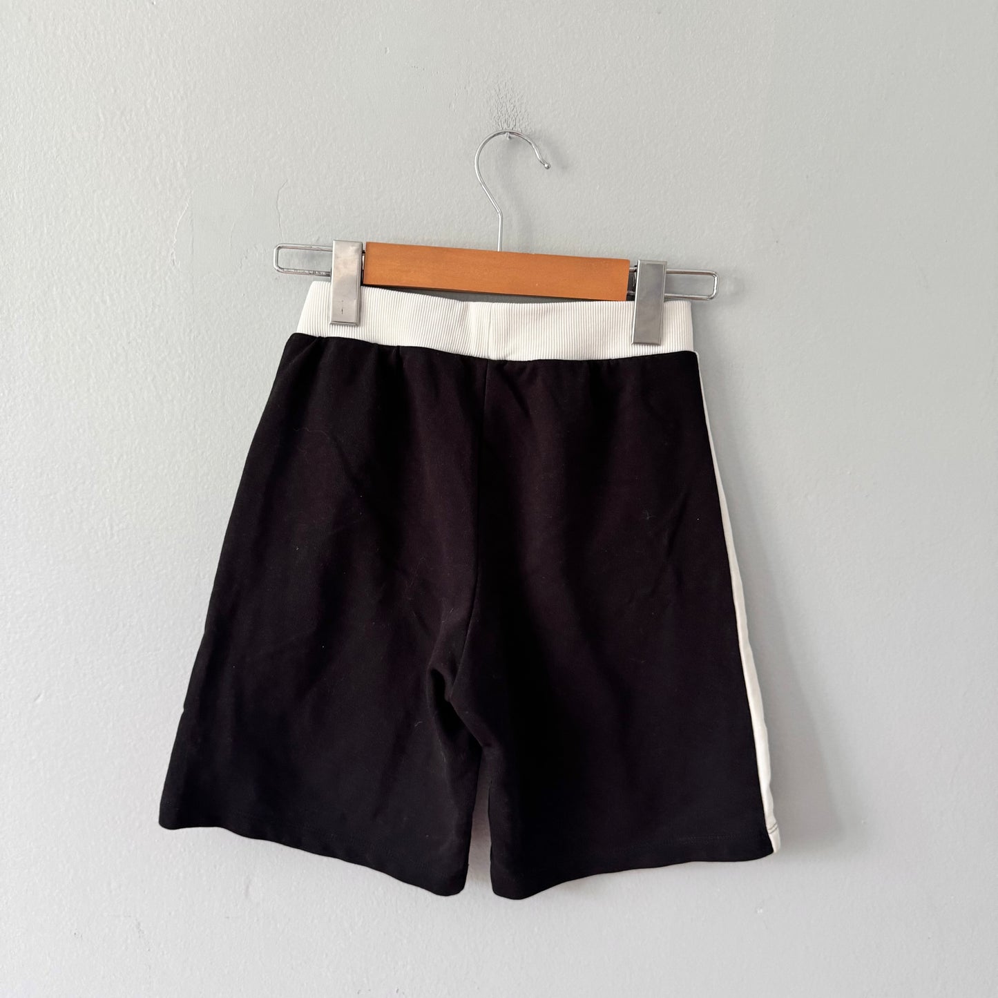 H&M x Sanrio / Bad Badtz maru shorts / 7-8Y