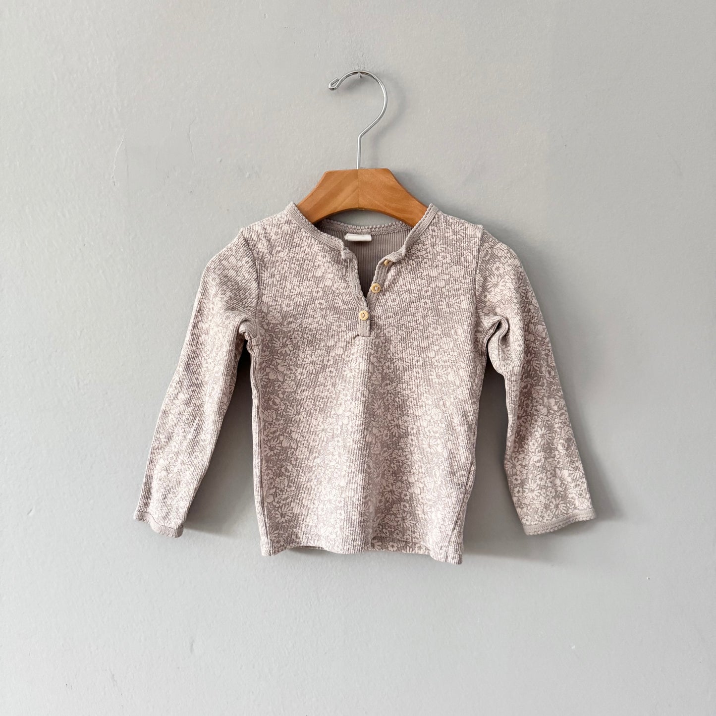 H&M / Manches longues beiges à fleurs / 12-18M