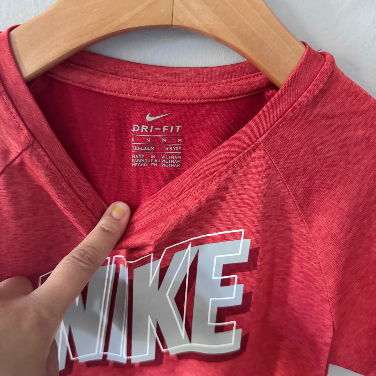 Nike / Red Dri-Fit / 5-6Y