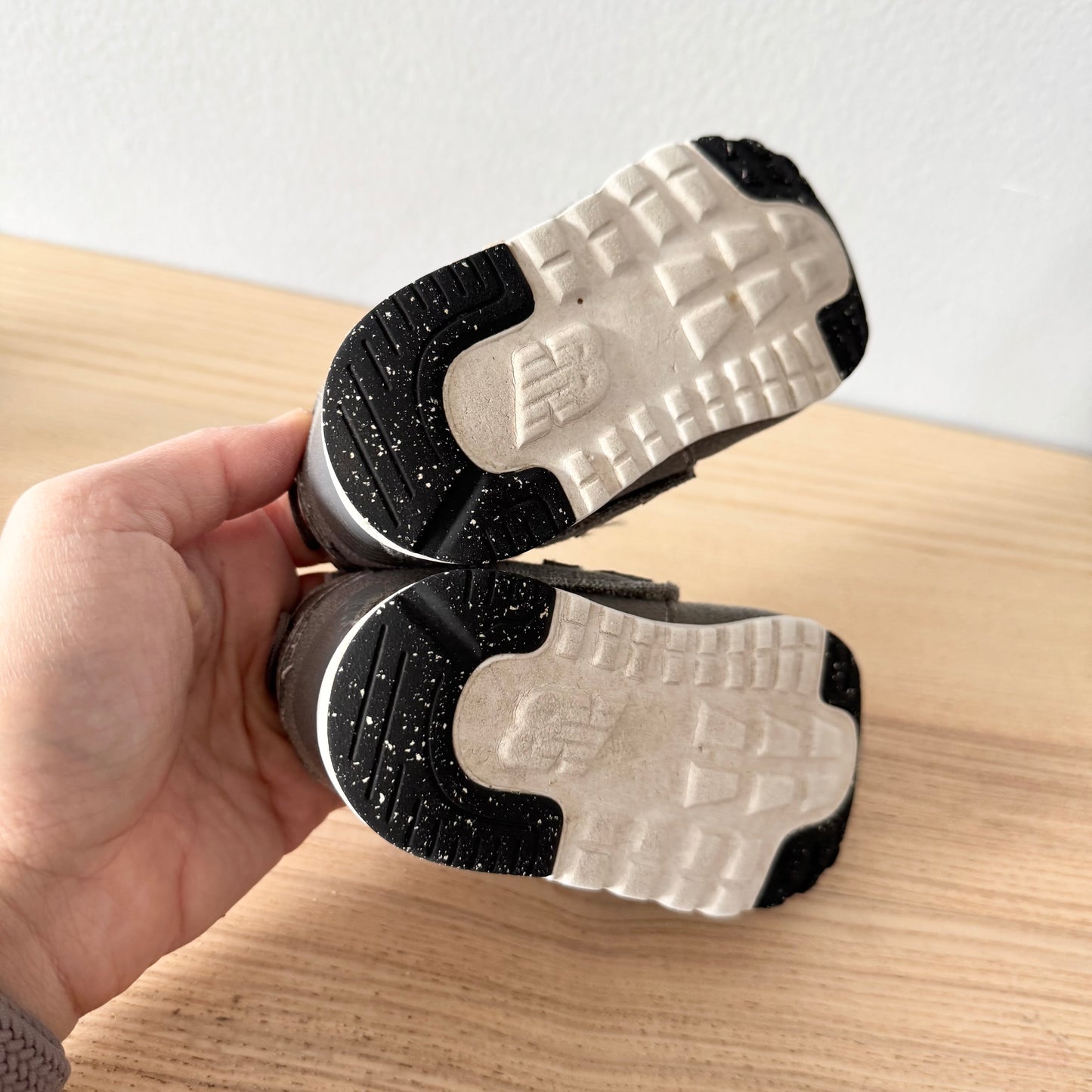 New Balance / Light grey sneaker / US6