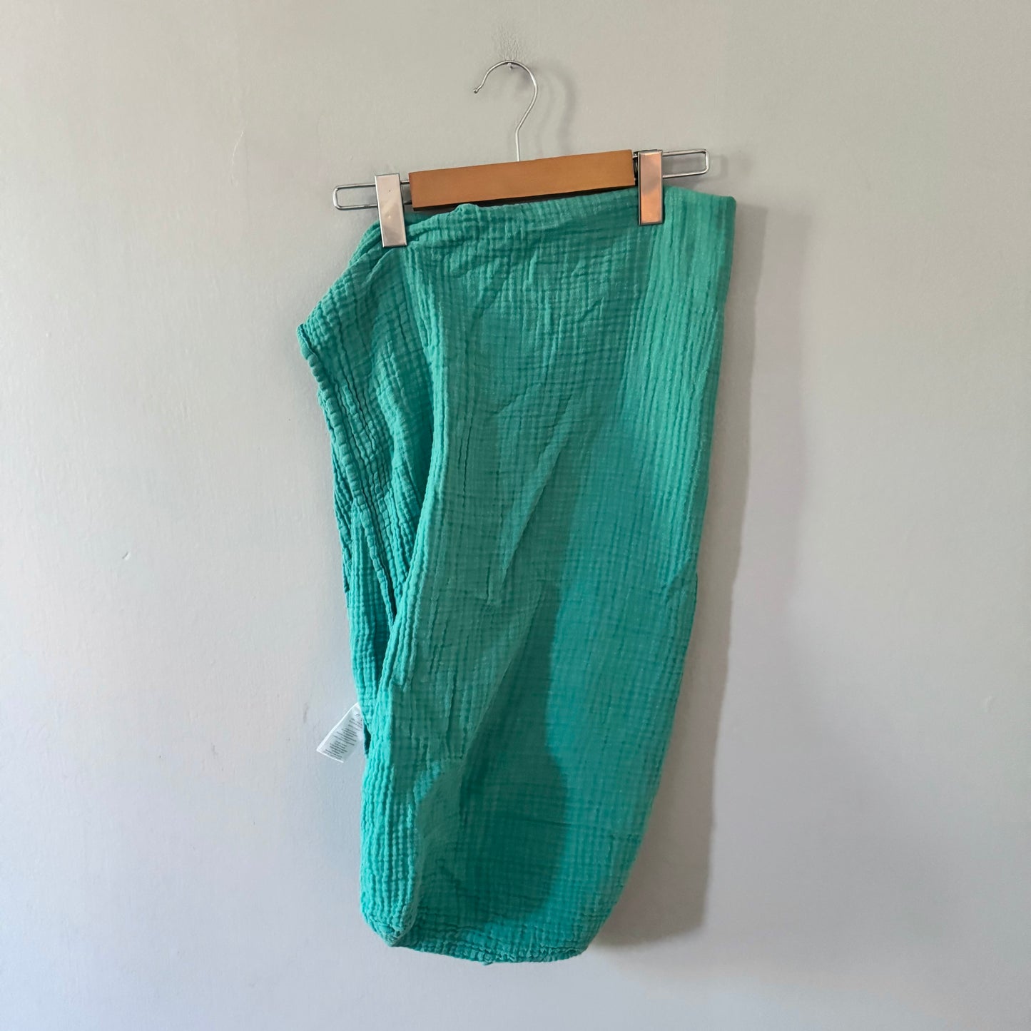 n 74 / Green muslin crib sheet