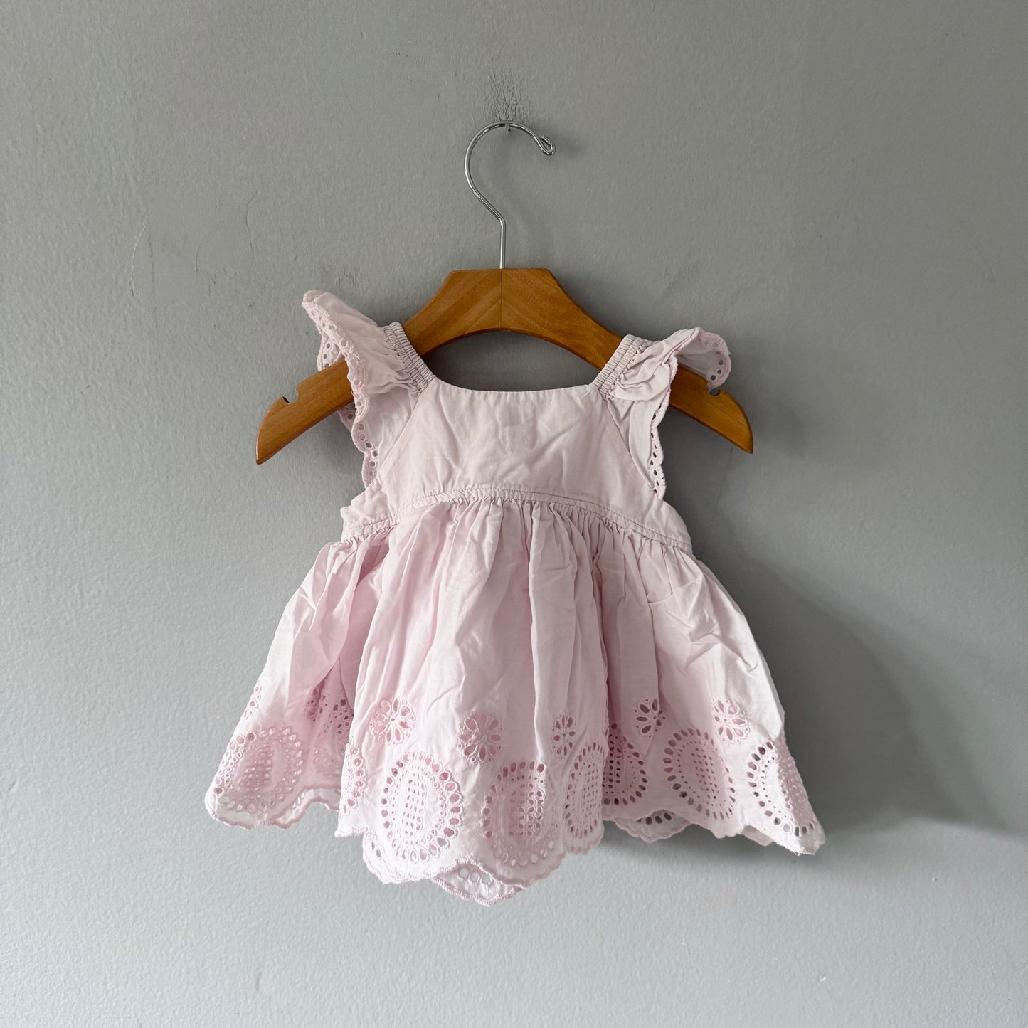 Gap / Robe débardeur œillets rose clair / 12-18M