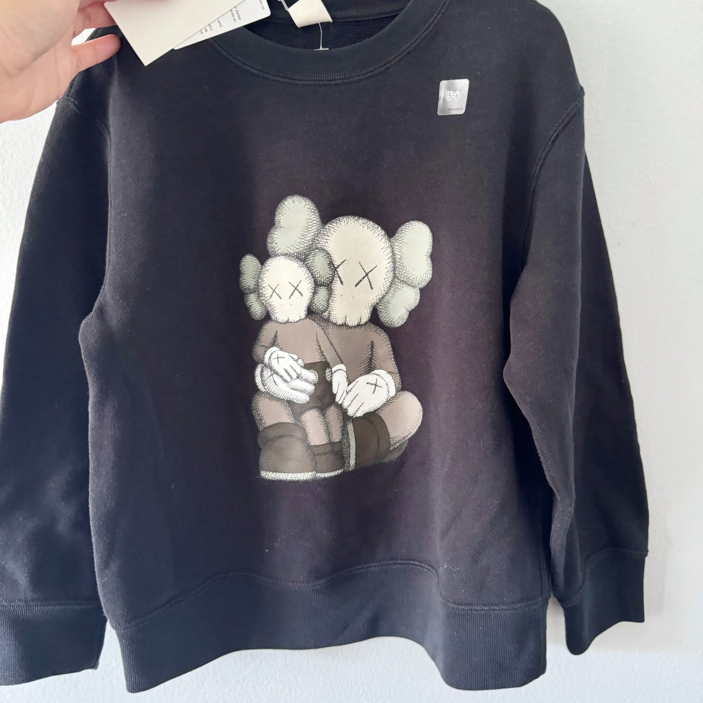 Uniqlo / Kaws sweatshirt / 5-6Y - New with tag