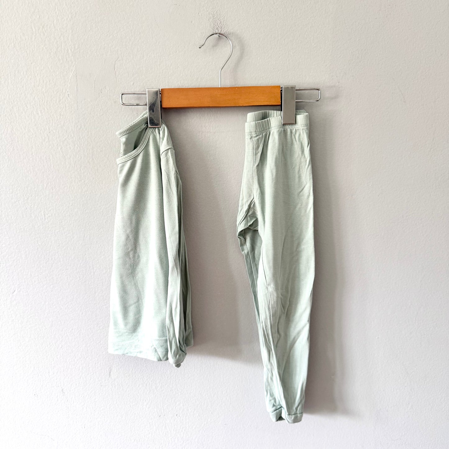 Kyte / Sage green pajama set / 3T