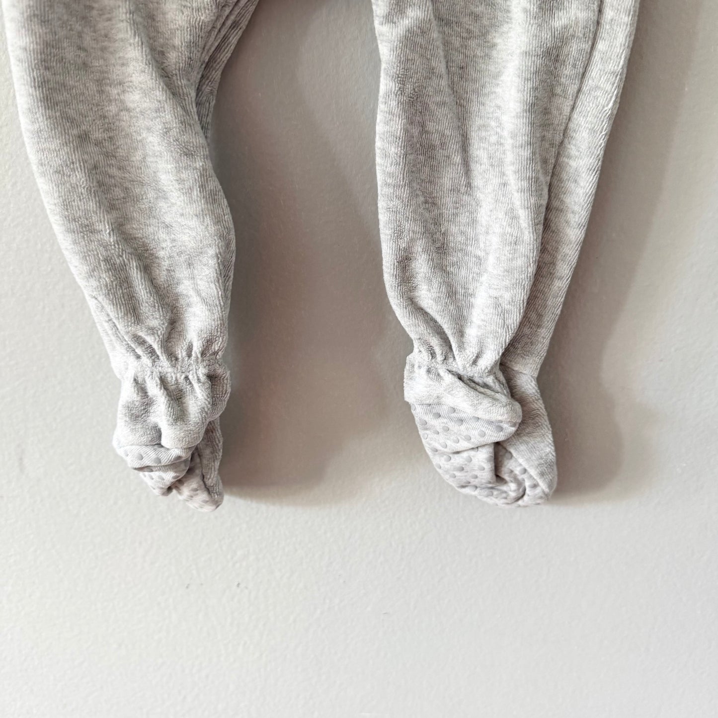 Petit lem / Light grey velour romper / 12M