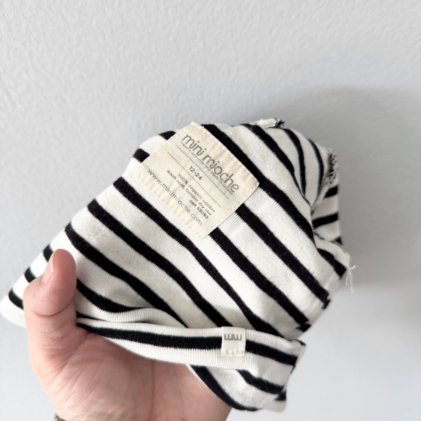 Mini mioche / Bonnet rayé noir et blanc / 12-24M