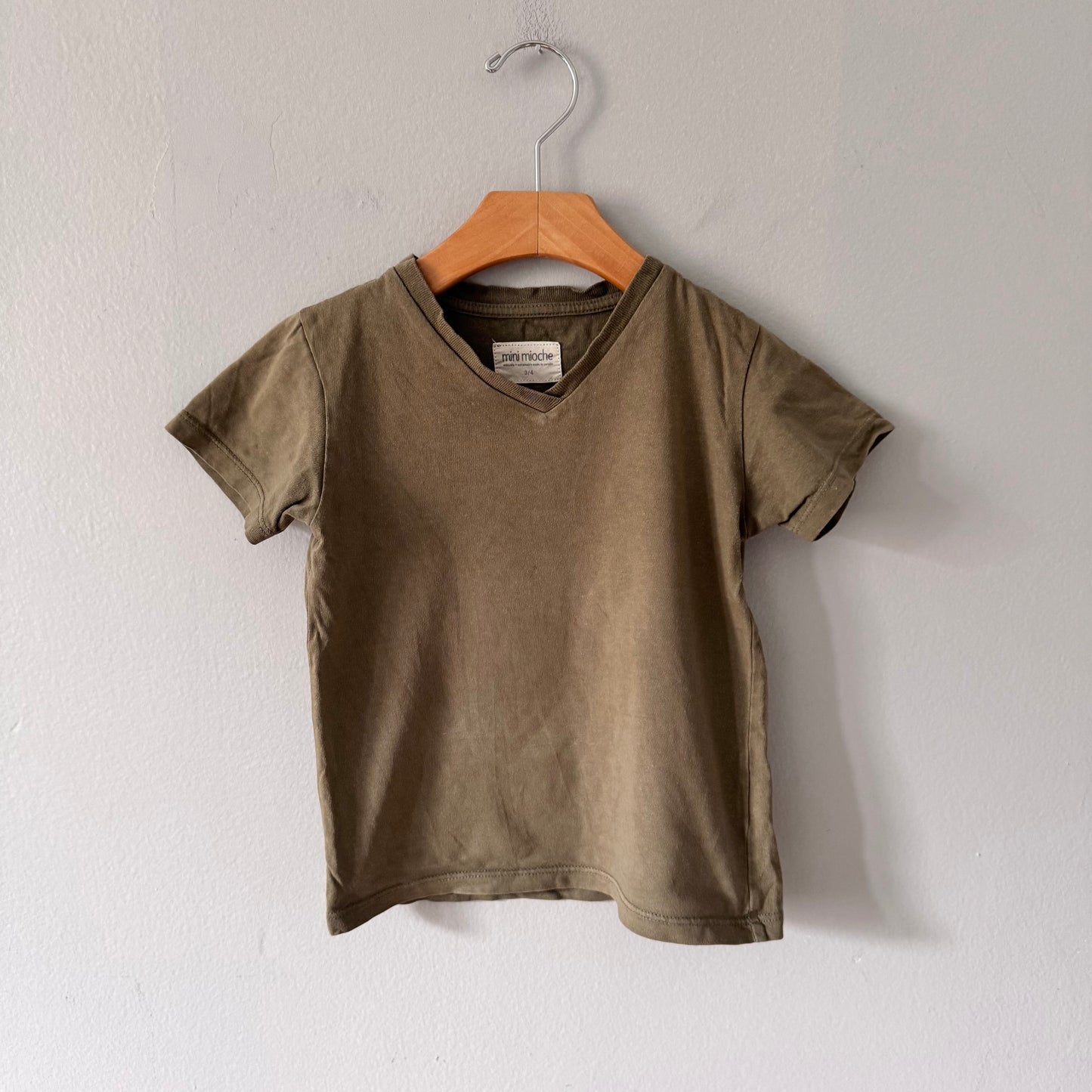 Mini mioche / Khaki V neck T-shirt / 3-4Y