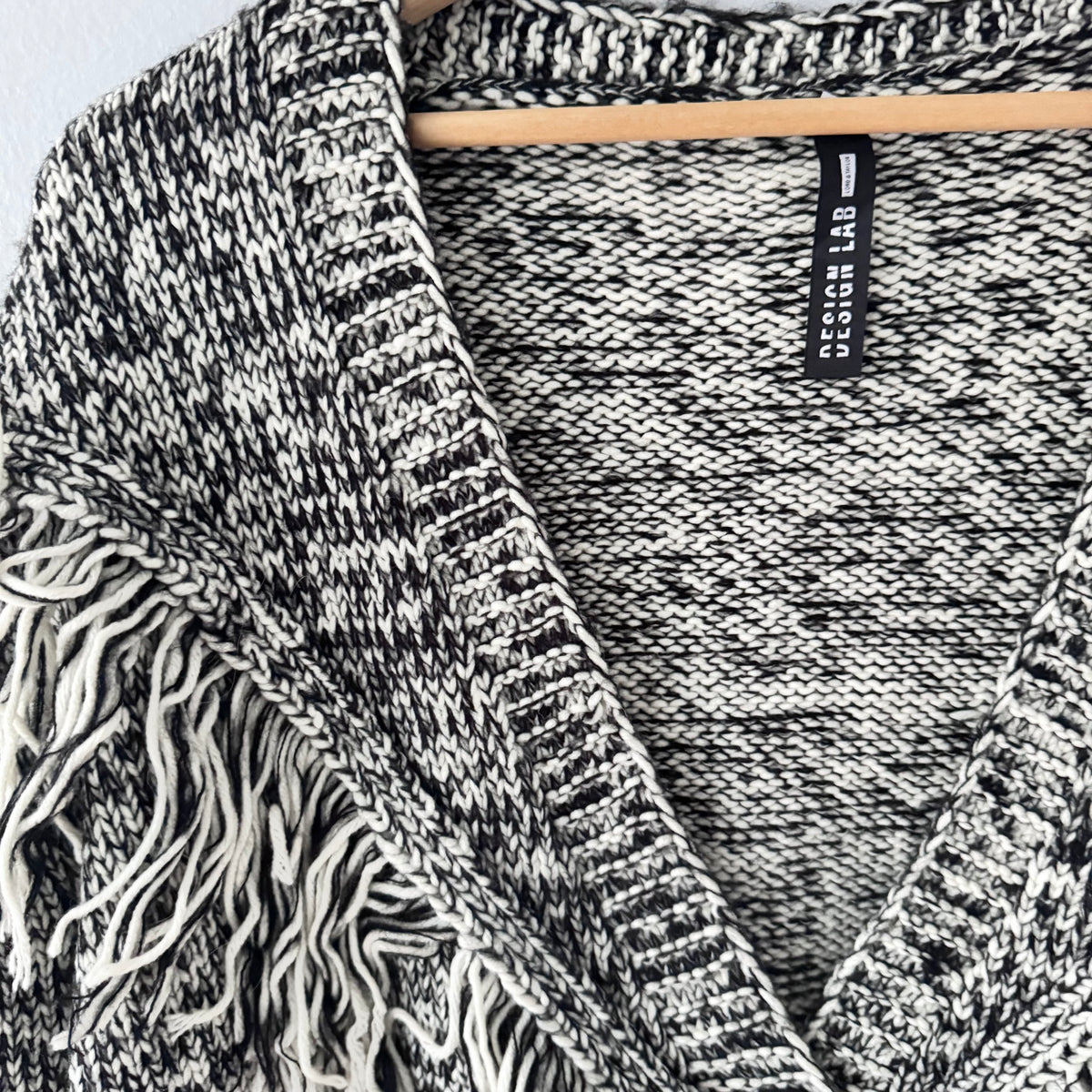 Design Lab / Lord & Taylor Sweaters / Women M - New with tag
