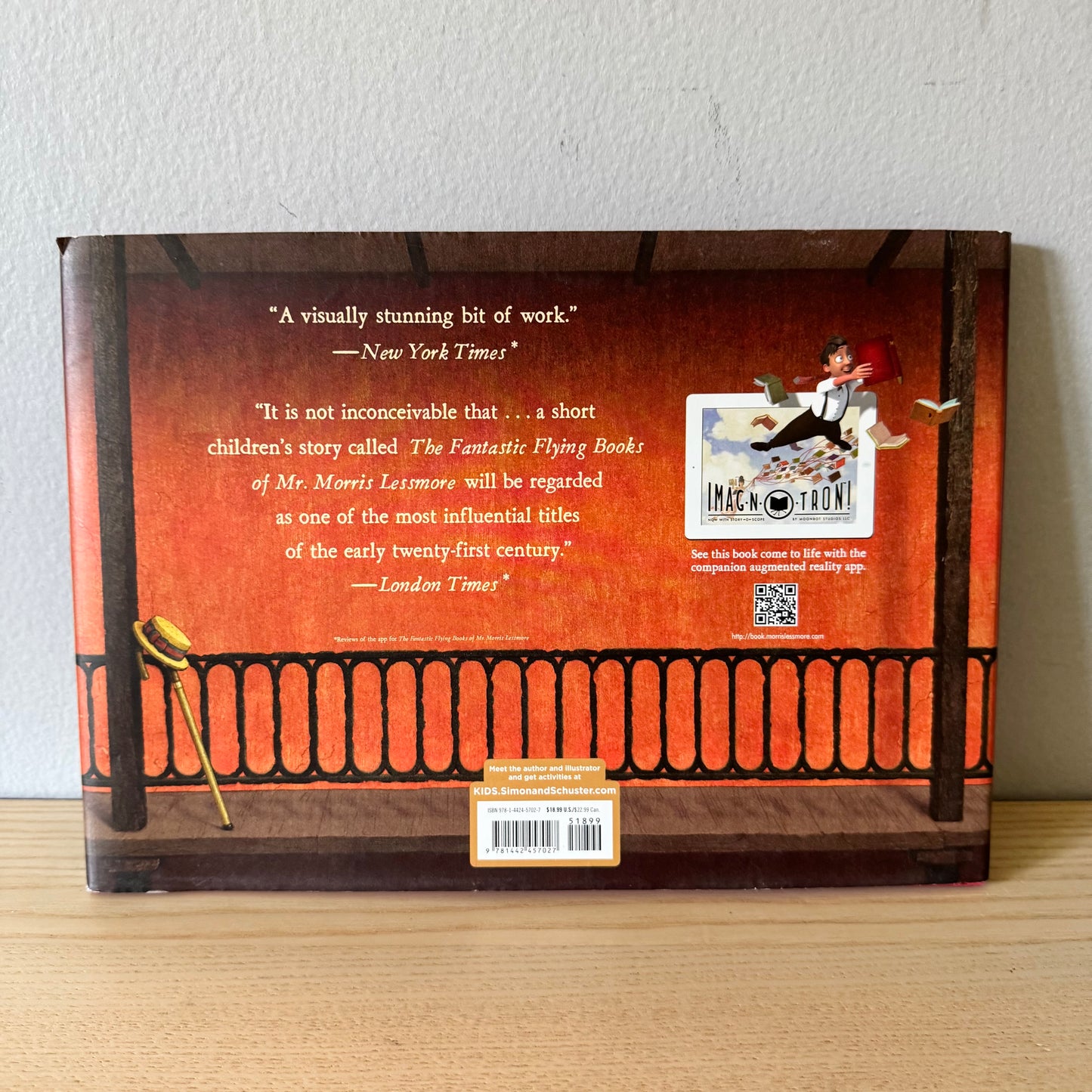 The Fantastic Flying Books of Mr. Morris Lessmore / William Joyce