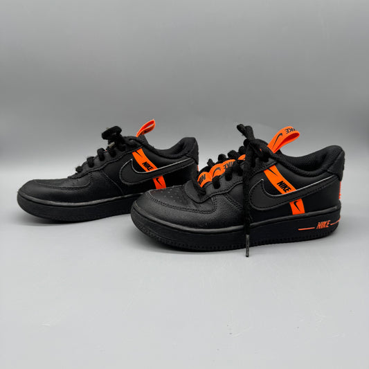 Nike / Running Shoes / J1
