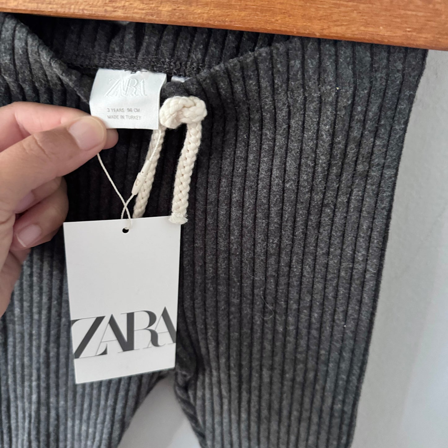 Zara / Grey ribbed knit leggings / 3Y - New with tag