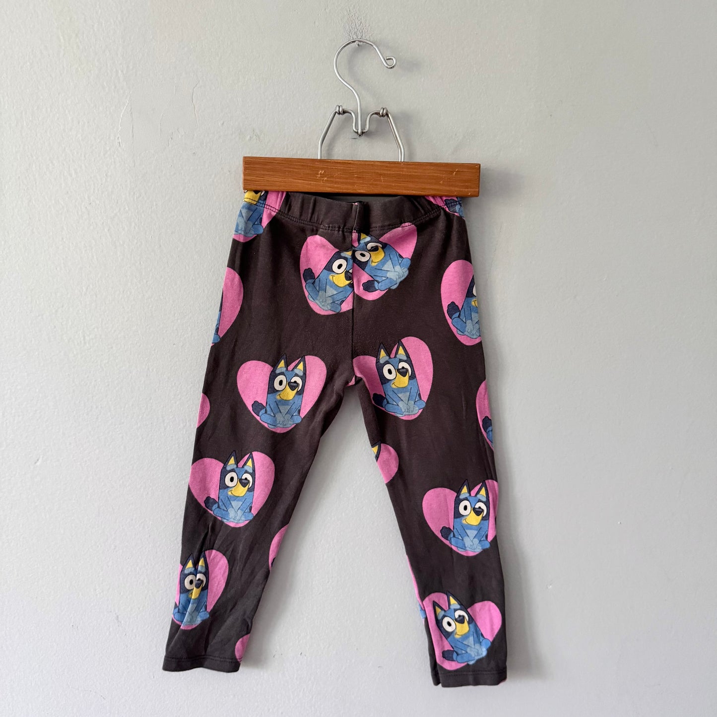 Zara x Bluey / Dark grey x heart leggings / 4Y