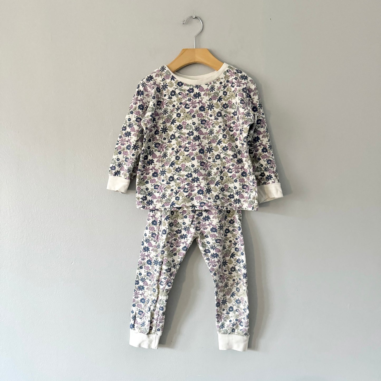 Unknown brand / Floral pajama set / 4-5Y