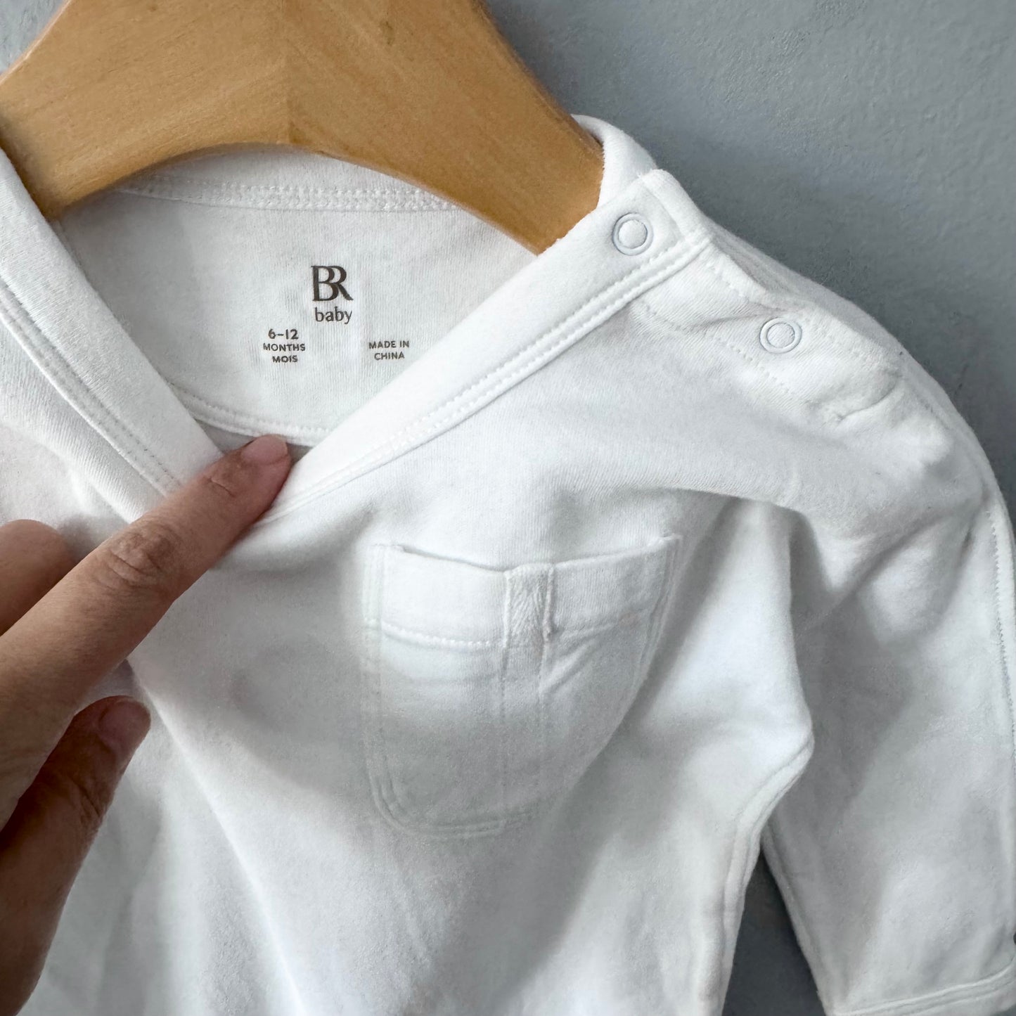 BR Baby	/ White long sleeve onesie / 6-12M