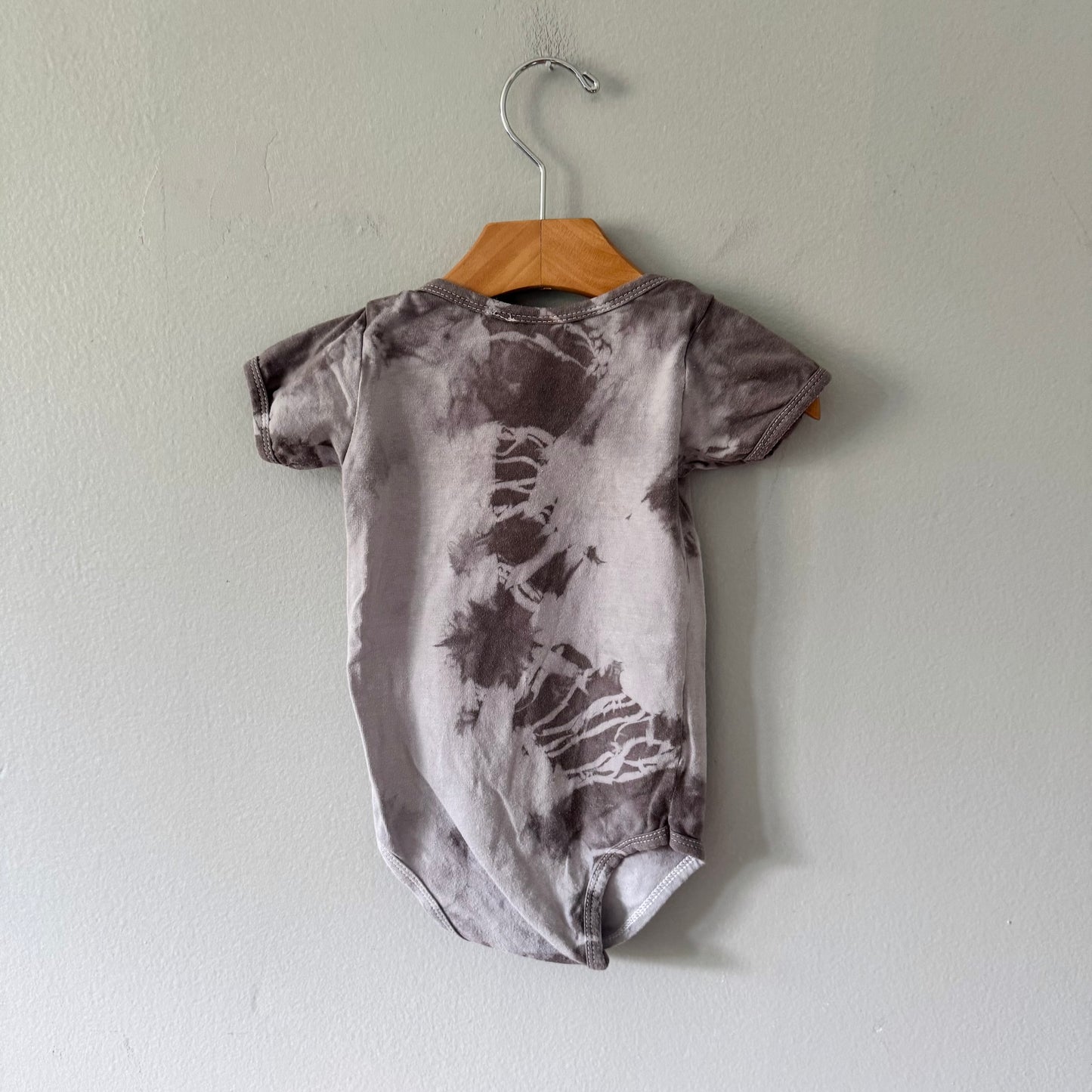 Liberty hemp / Grey tiedye onesie / 12M