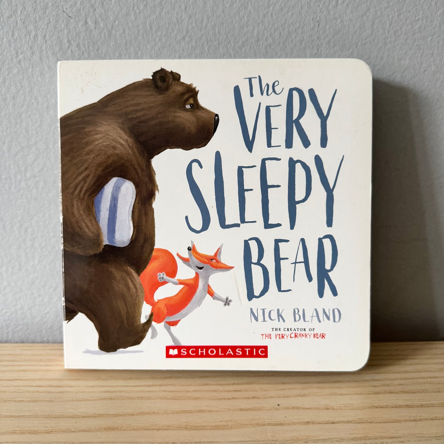 The Very Sleepy Bear / Nick Bland