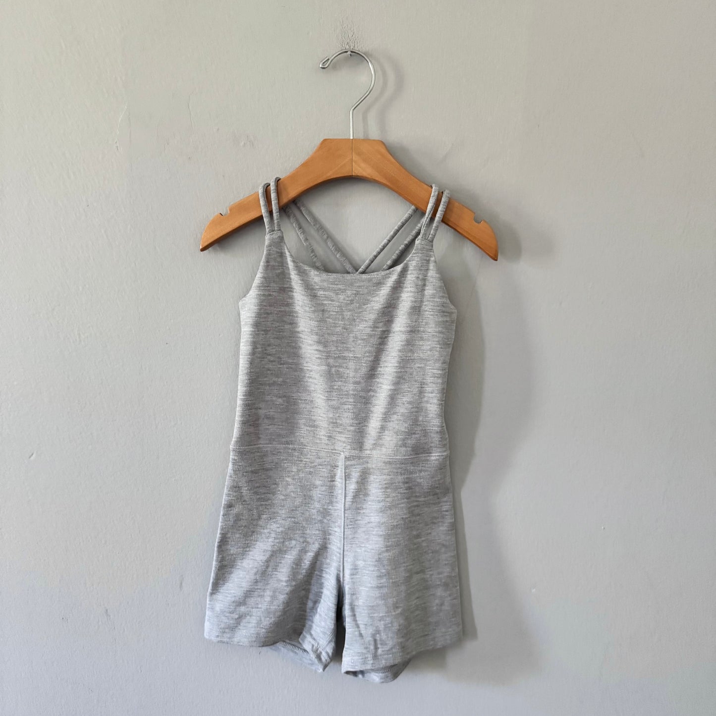 H&M Move / Light grey one piece / 6-7Y